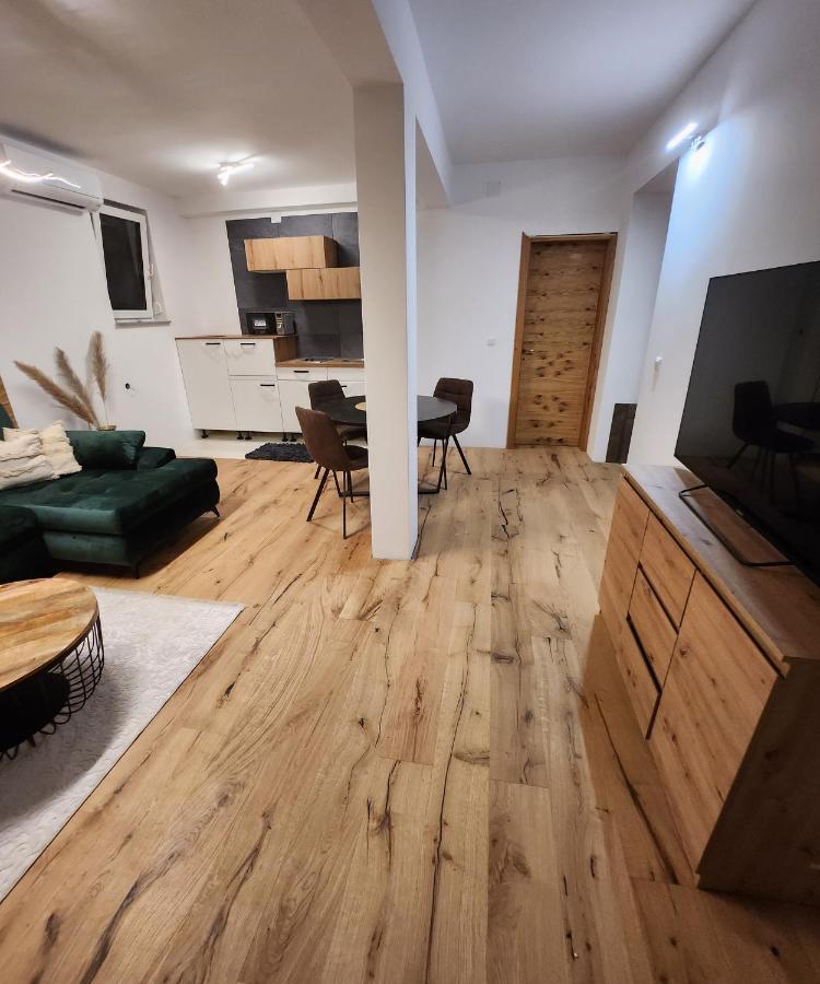 Apartman Lidija สตารีกราด-ปาเคลนีซา ภายนอก รูปภาพ