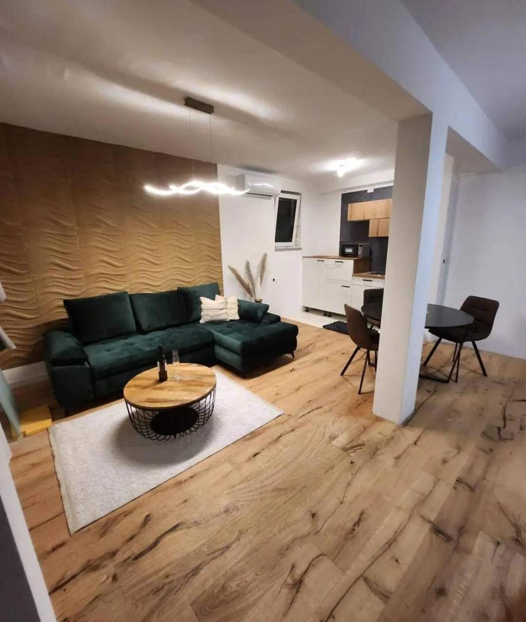 Apartman Lidija สตารีกราด-ปาเคลนีซา ภายนอก รูปภาพ